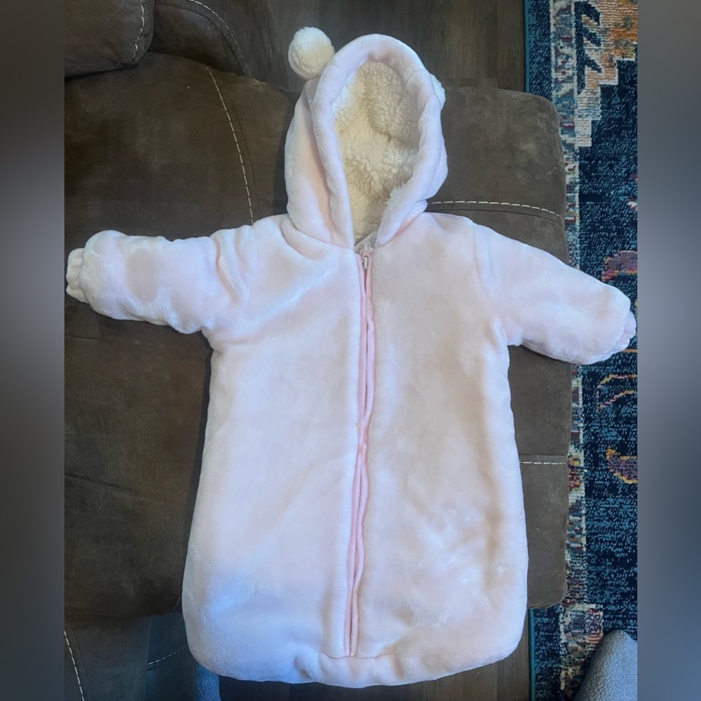 Baby Pink size 0-3 month Sherpa wearable blanket